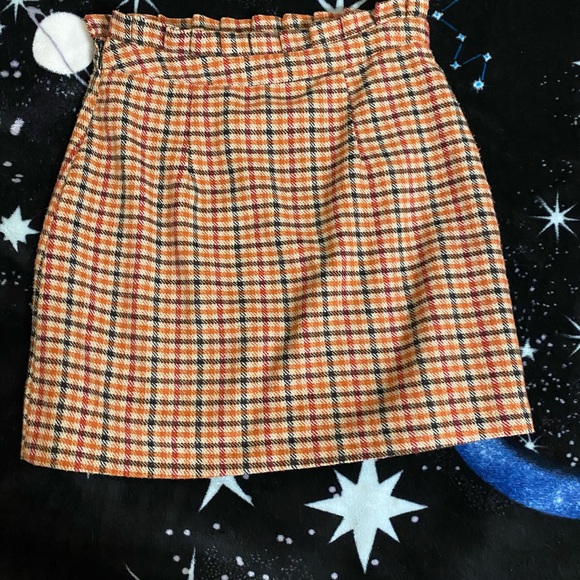 Plaid High Rise Skirt - Picture 3 of 4